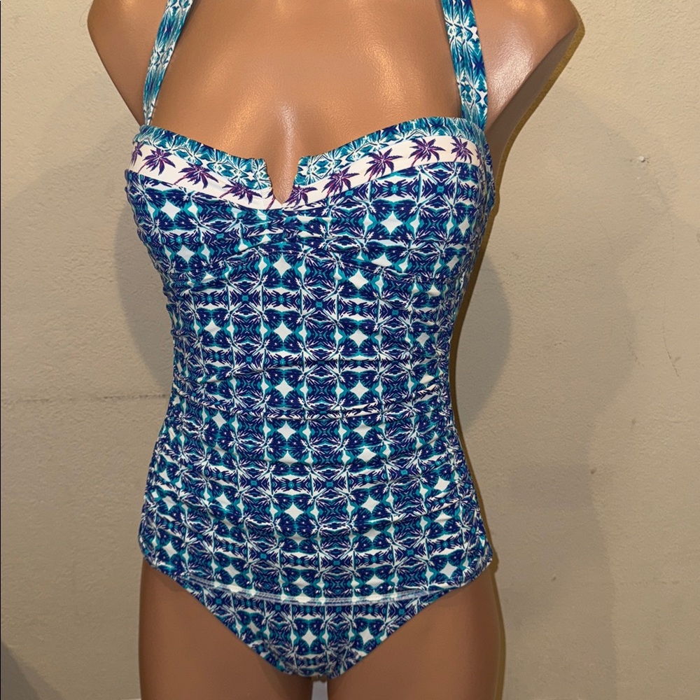 NWT Tommy Bahama one piece swimsuit size 4 V front halter - Picture 3 of 5